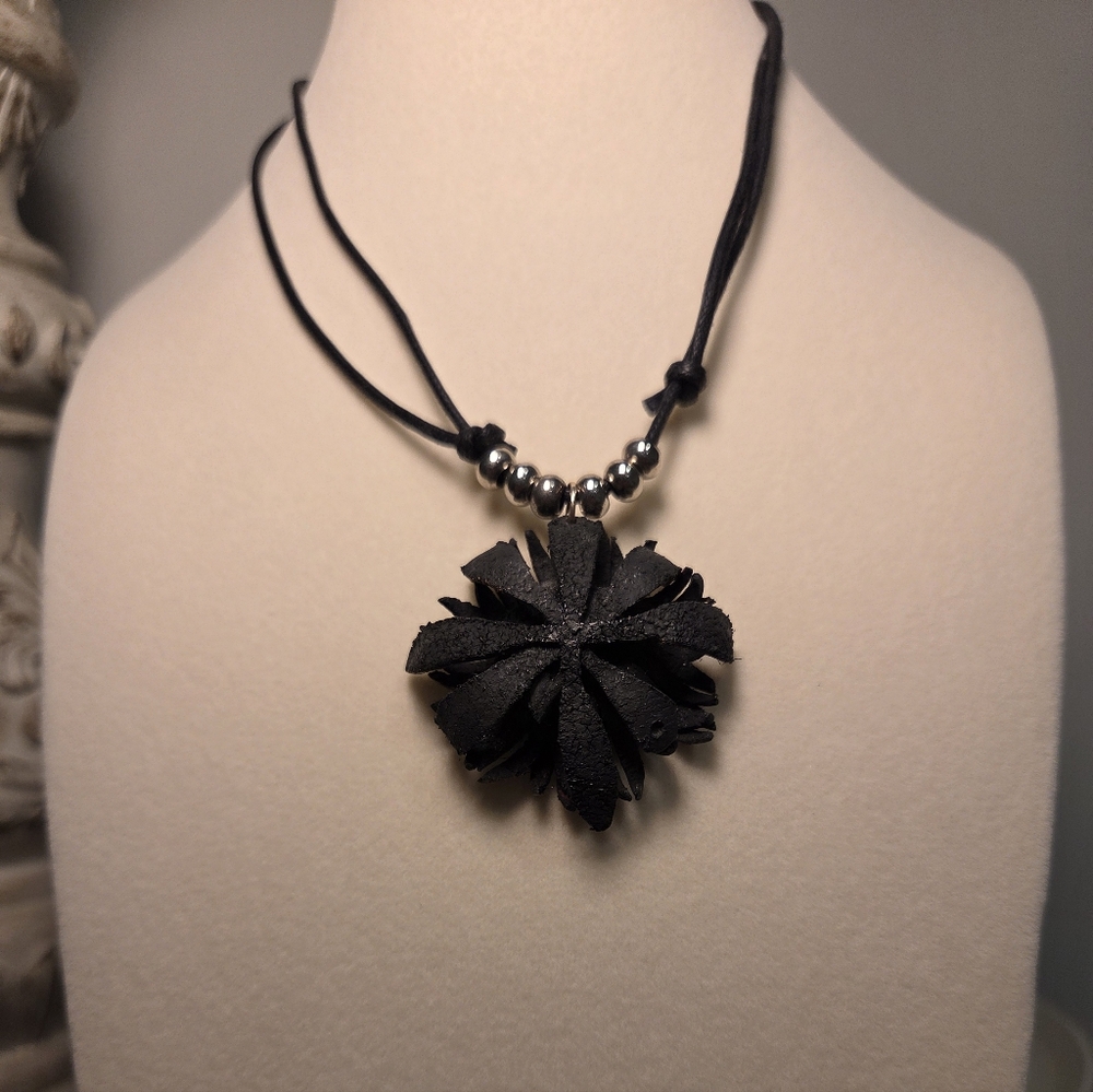 Metallic Leather & Shell Bead Necklaces Bundle - Picture 3 of 3